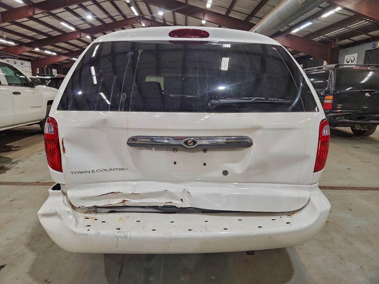 2005 CHRYSLER TOWN & COUNTRY photo 11