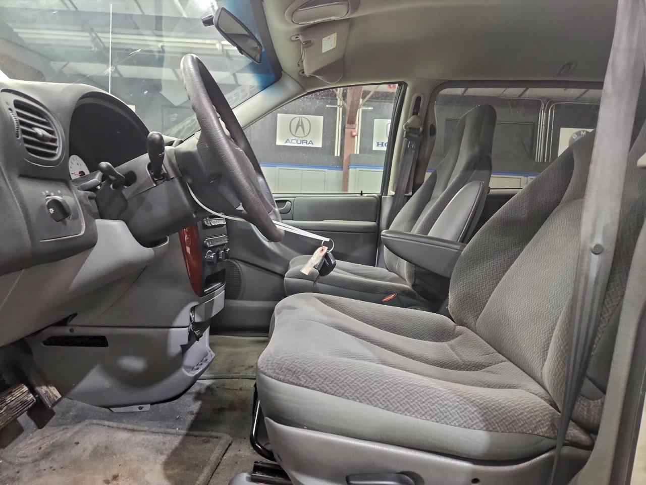 2005 CHRYSLER TOWN & COUNTRY photo 13
