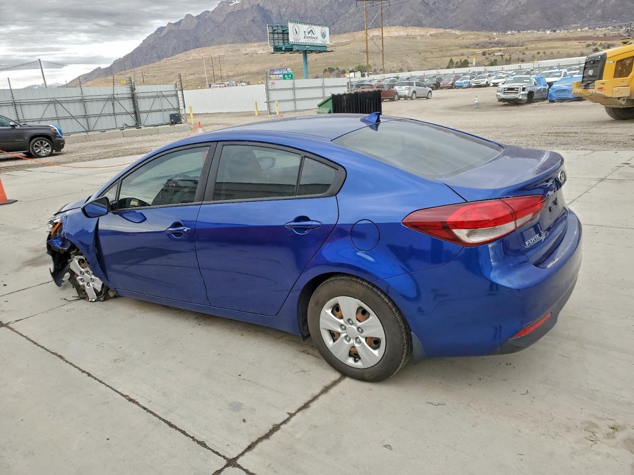 2017 KIA FORTE LX photo 2