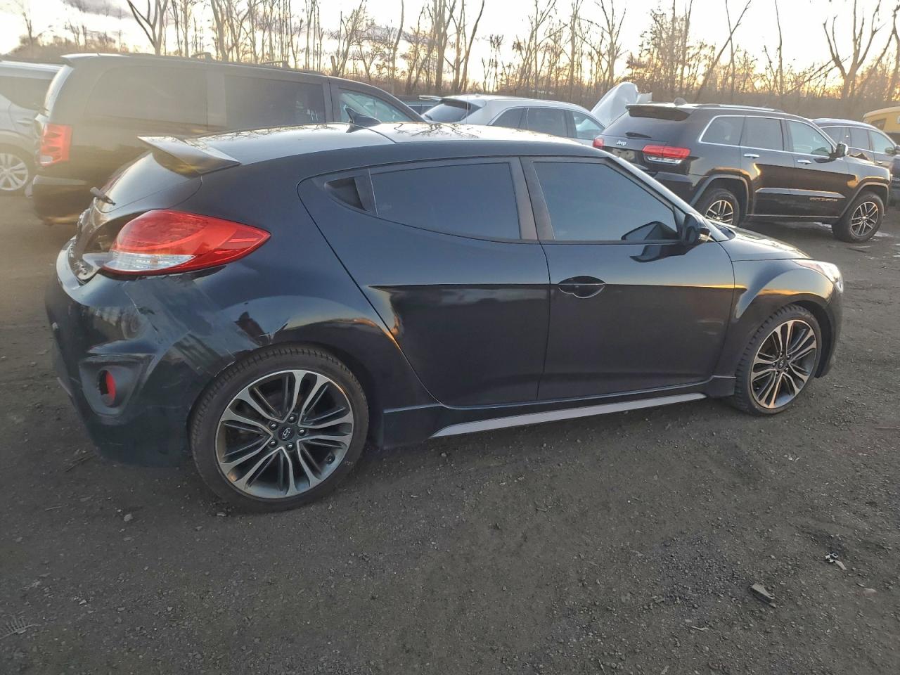 2016 HYUNDAI VELOSTER TURBO photo 7