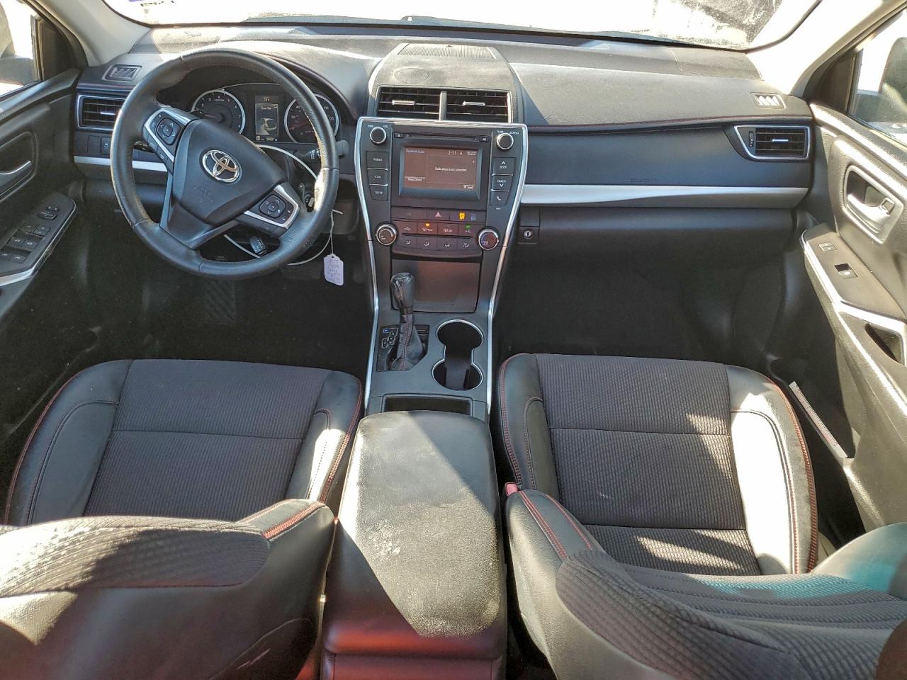2017 TOYOTA CAMRY LE photo 15