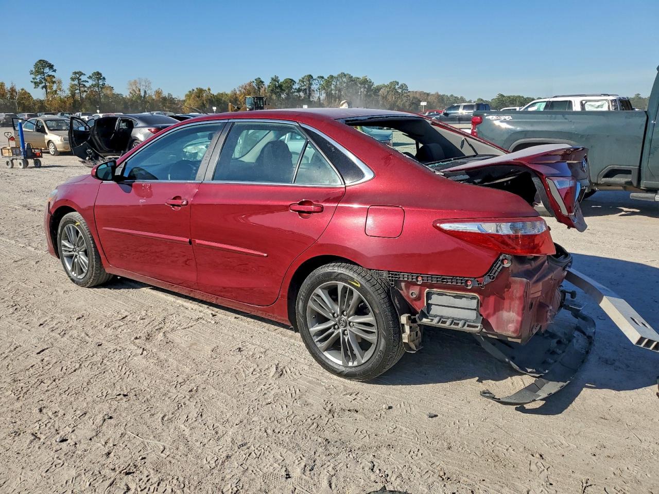 2017 TOYOTA CAMRY LE photo 3