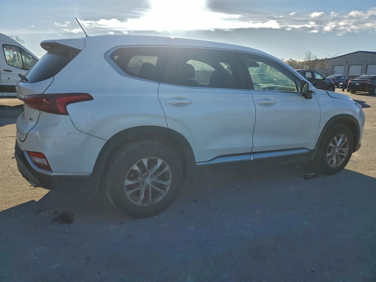 2019 HYUNDAI SANTA FE SE photo 3