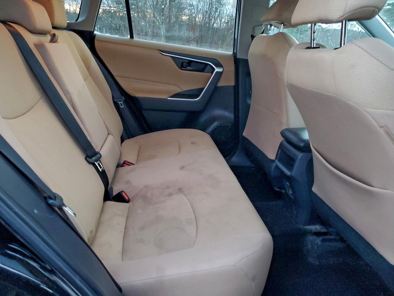 2019 TOYOTA RAV4 LE photo 11