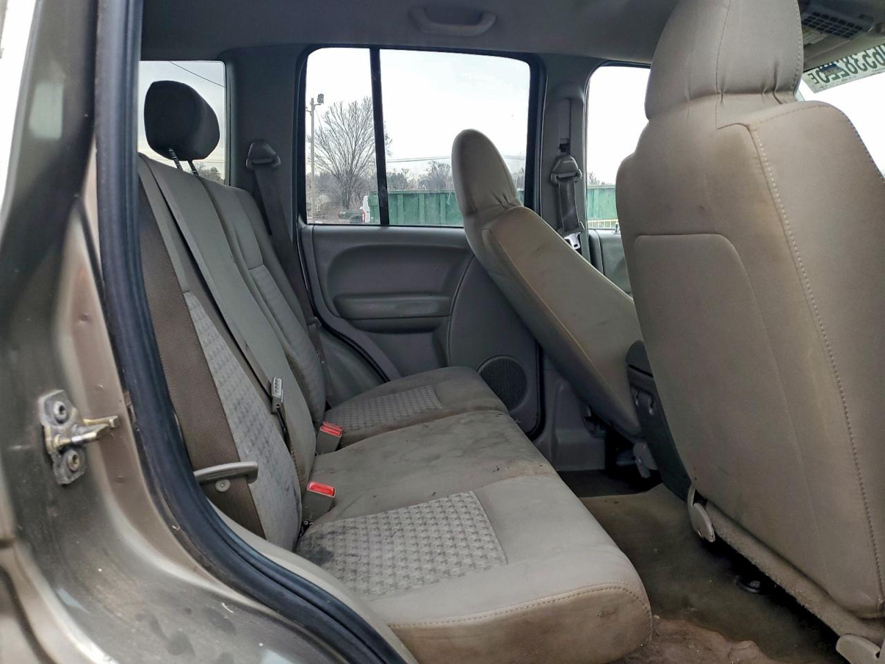 2005 JEEP LIBERTY SPORT photo 11
