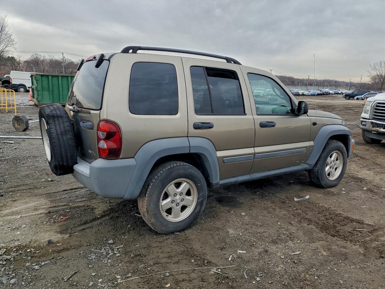 2005 JEEP LIBERTY SPORT photo 3