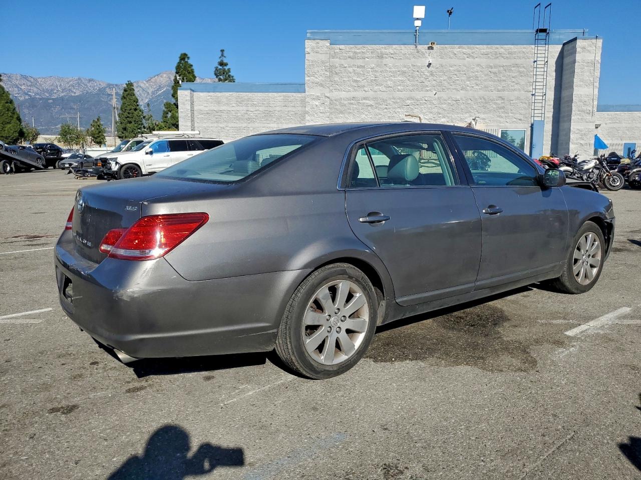 2006 TOYOTA AVALON XL photo 3