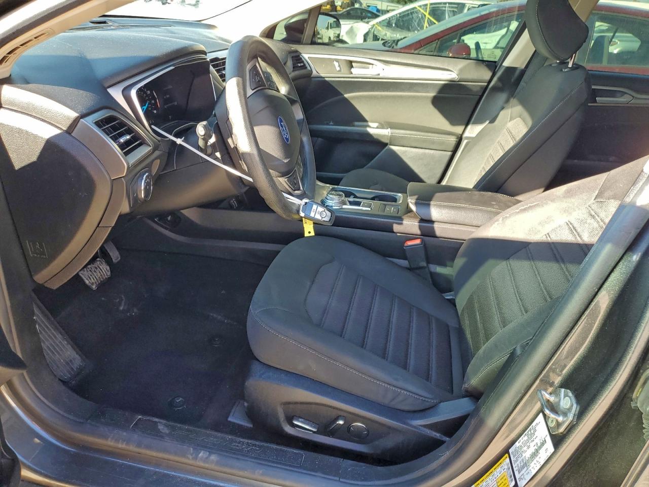 2020 FORD FUSION SE photo 19