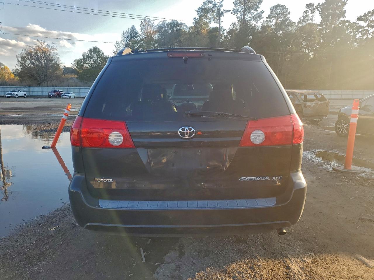 2008 TOYOTA SIENNA XLE photo 16