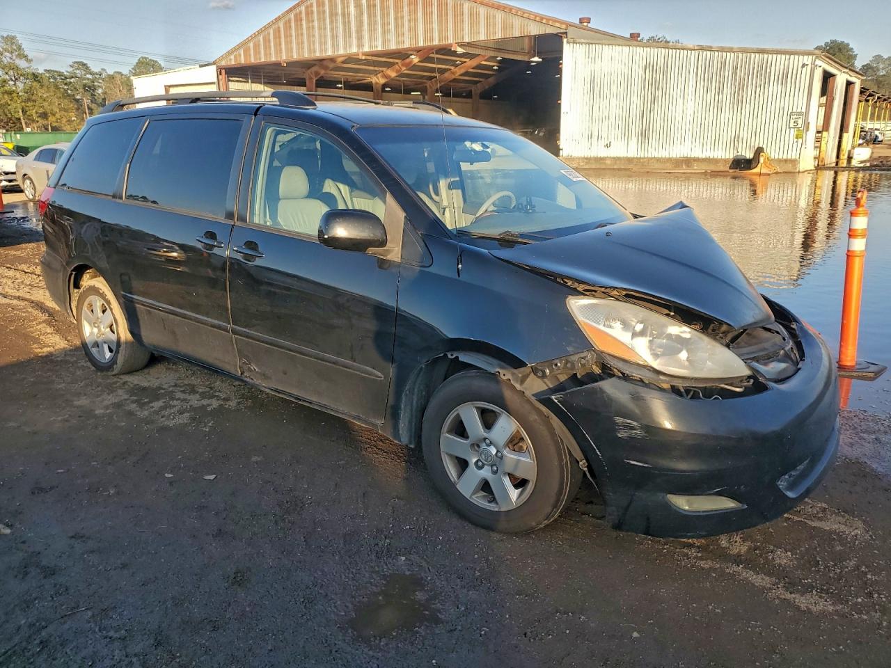 2008 TOYOTA SIENNA XLE photo 10