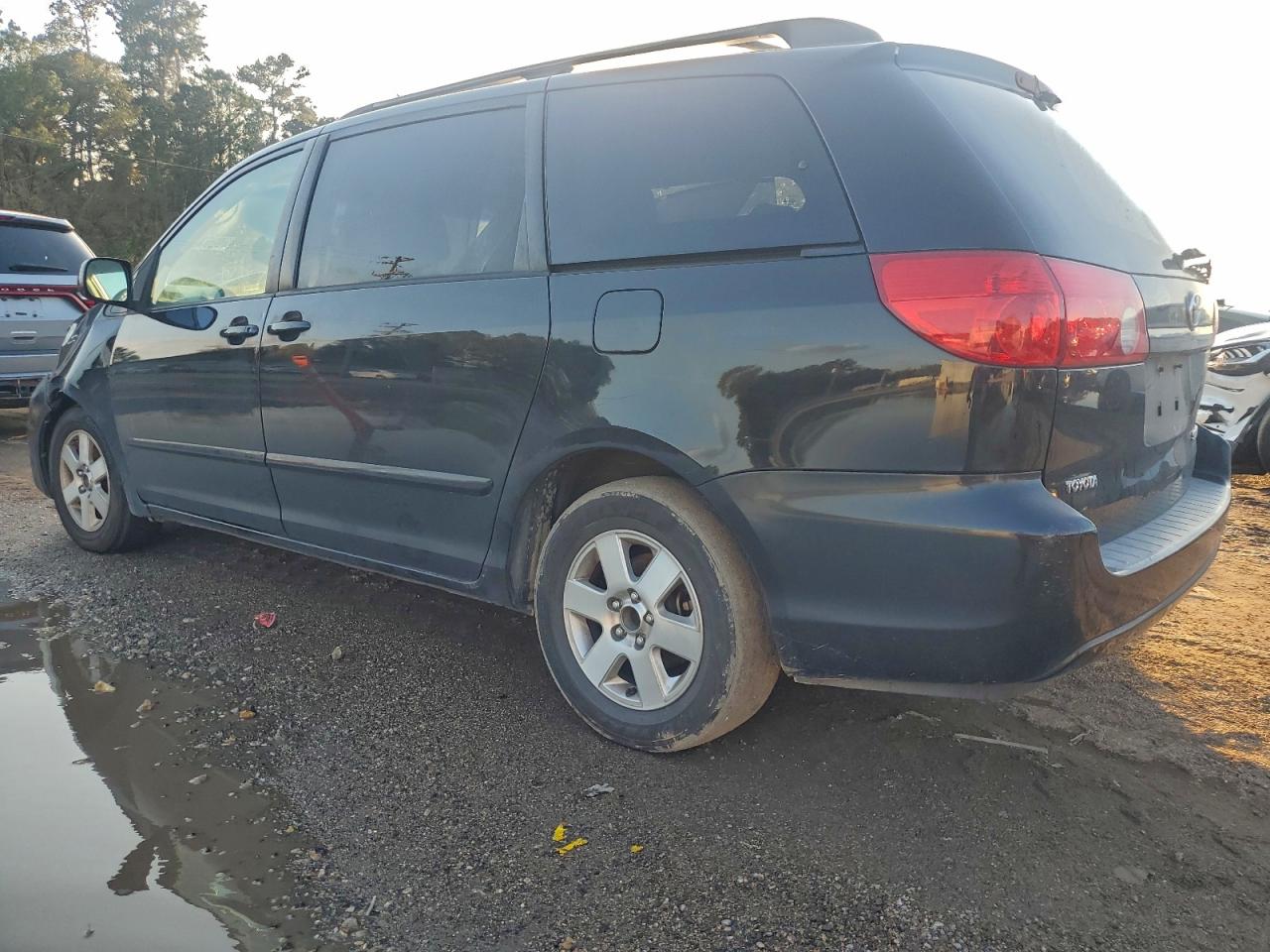 2008 TOYOTA SIENNA XLE photo 4