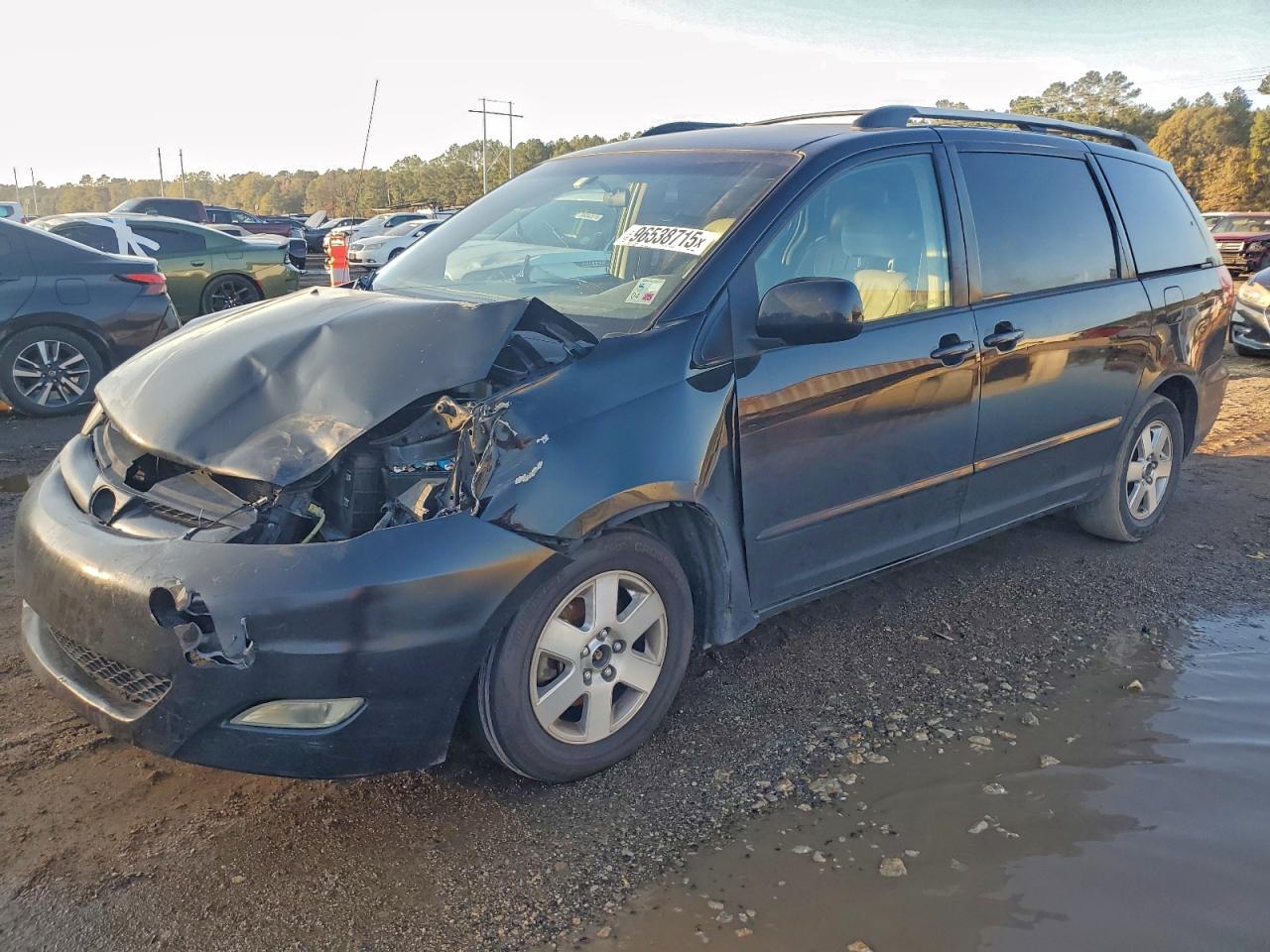 2008 TOYOTA SIENNA XLE — FRONT END damage — photo 1