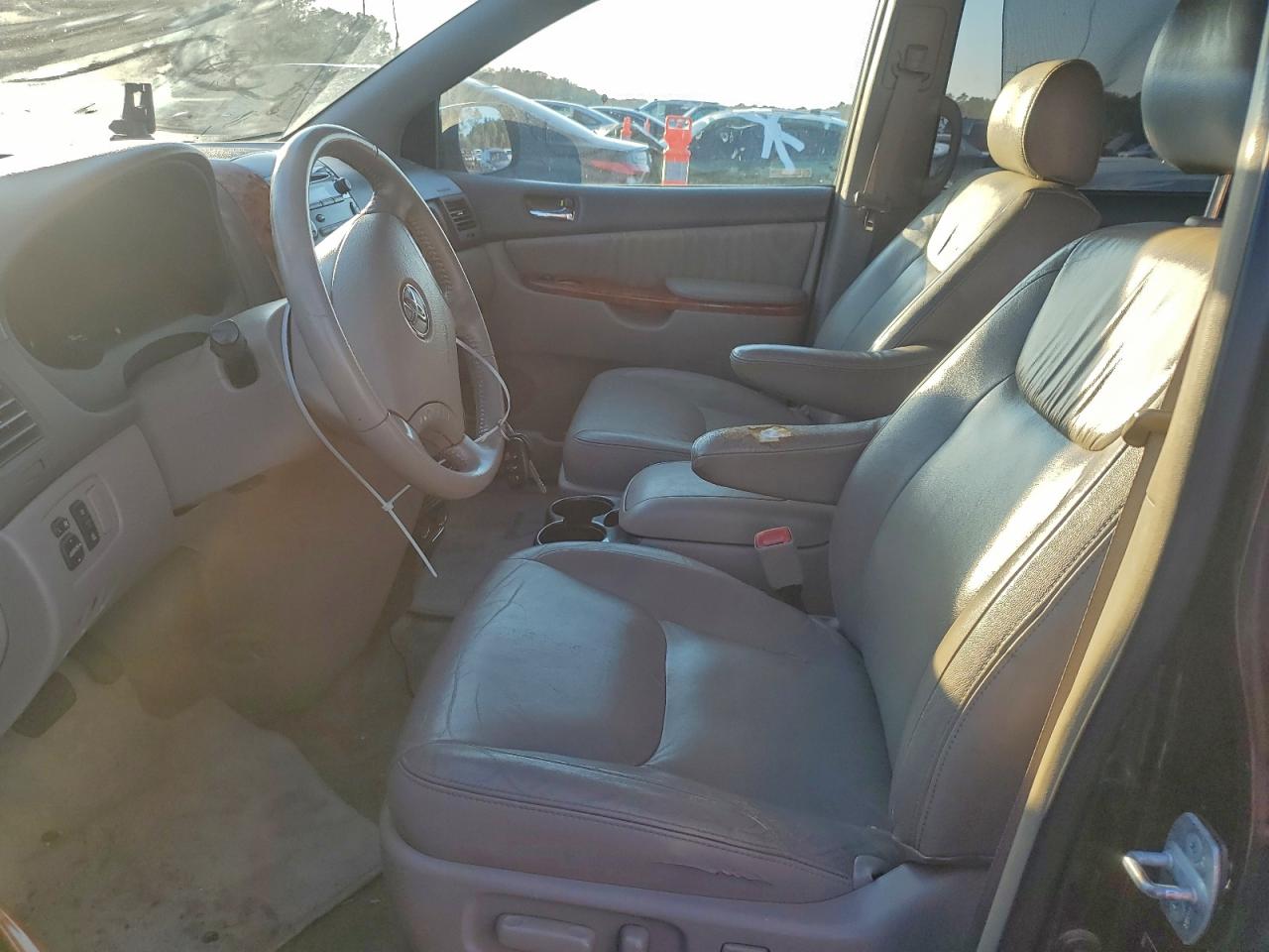 2008 TOYOTA SIENNA XLE photo 19