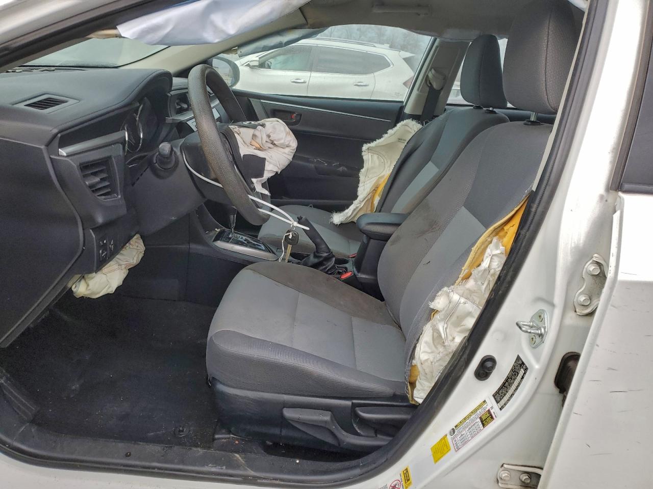 2014 TOYOTA COROLLA L photo 13