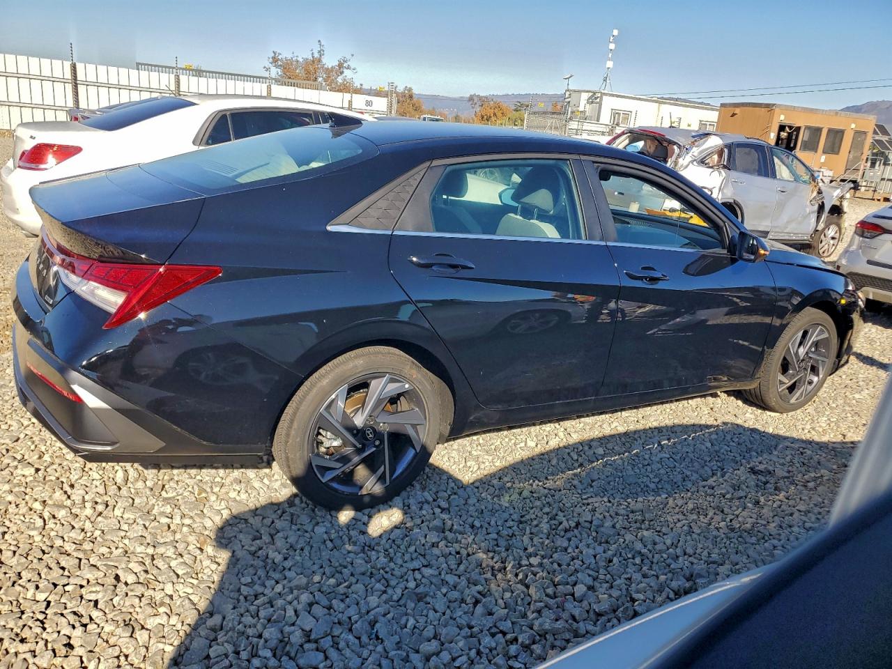 2025 HYUNDAI ELANTRA LIMITED photo 3