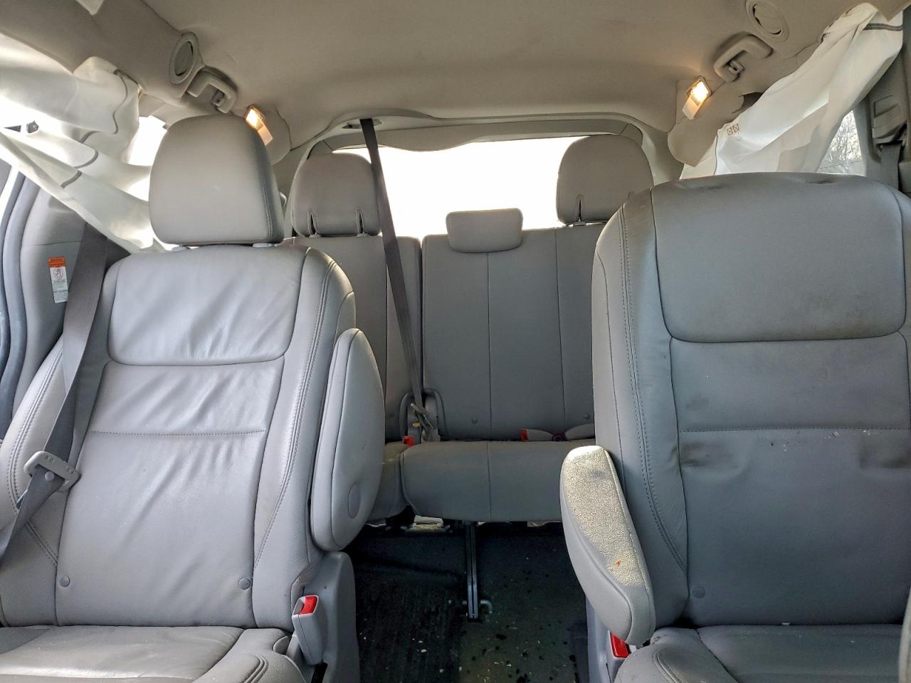 2017 TOYOTA SIENNA XLE photo 10
