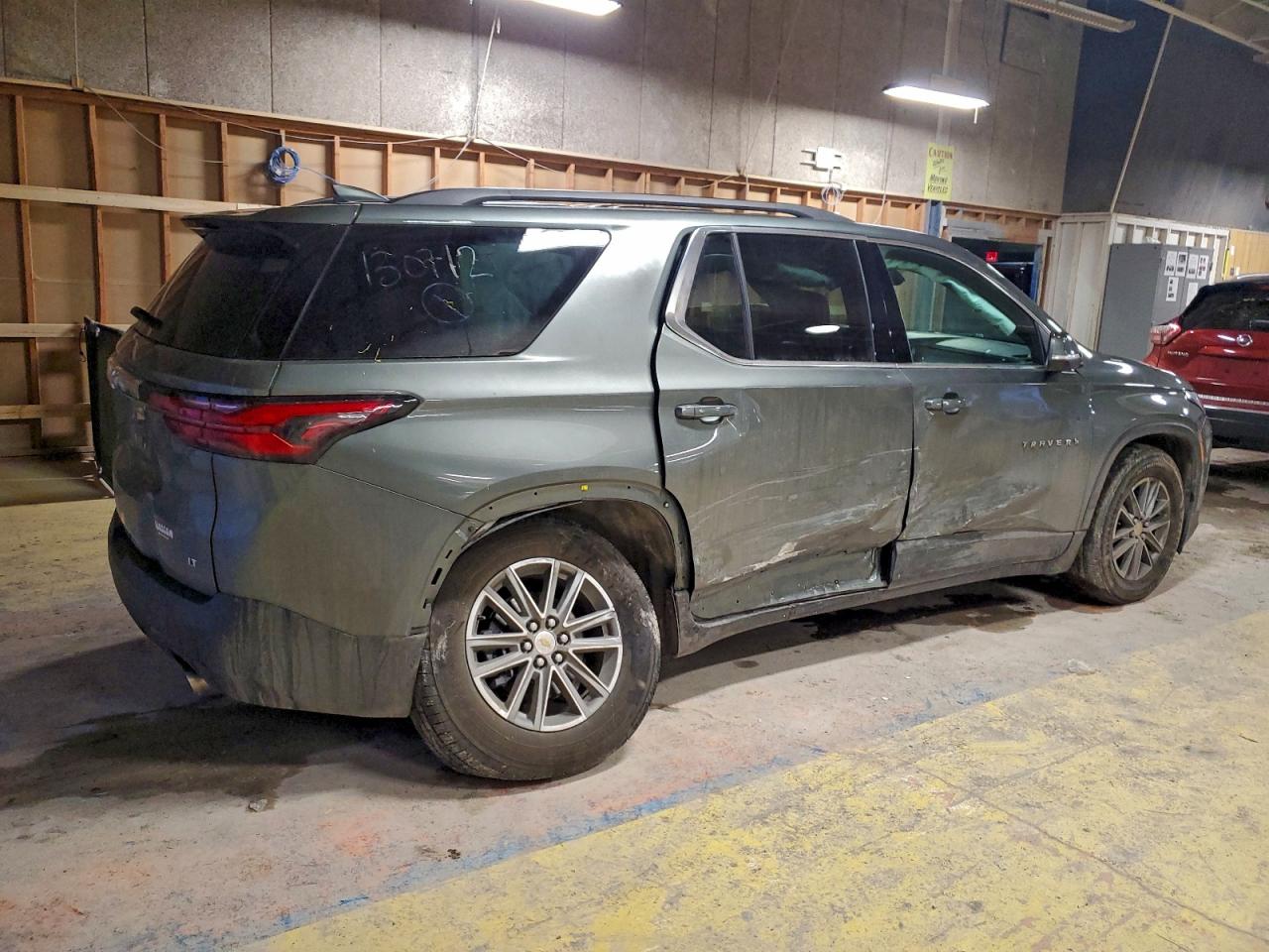 2023 CHEVROLET TRAVERSE LT photo 3