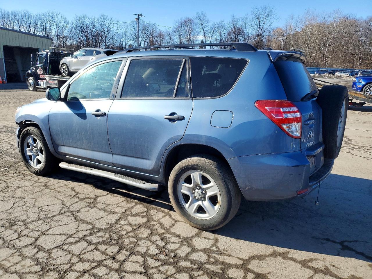 2011 TOYOTA RAV4 photo 2