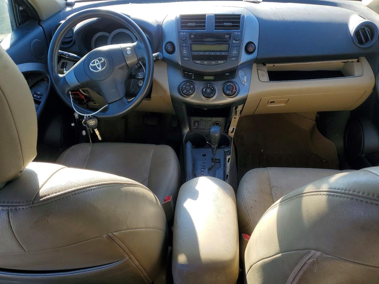 2011 TOYOTA RAV4 photo 8