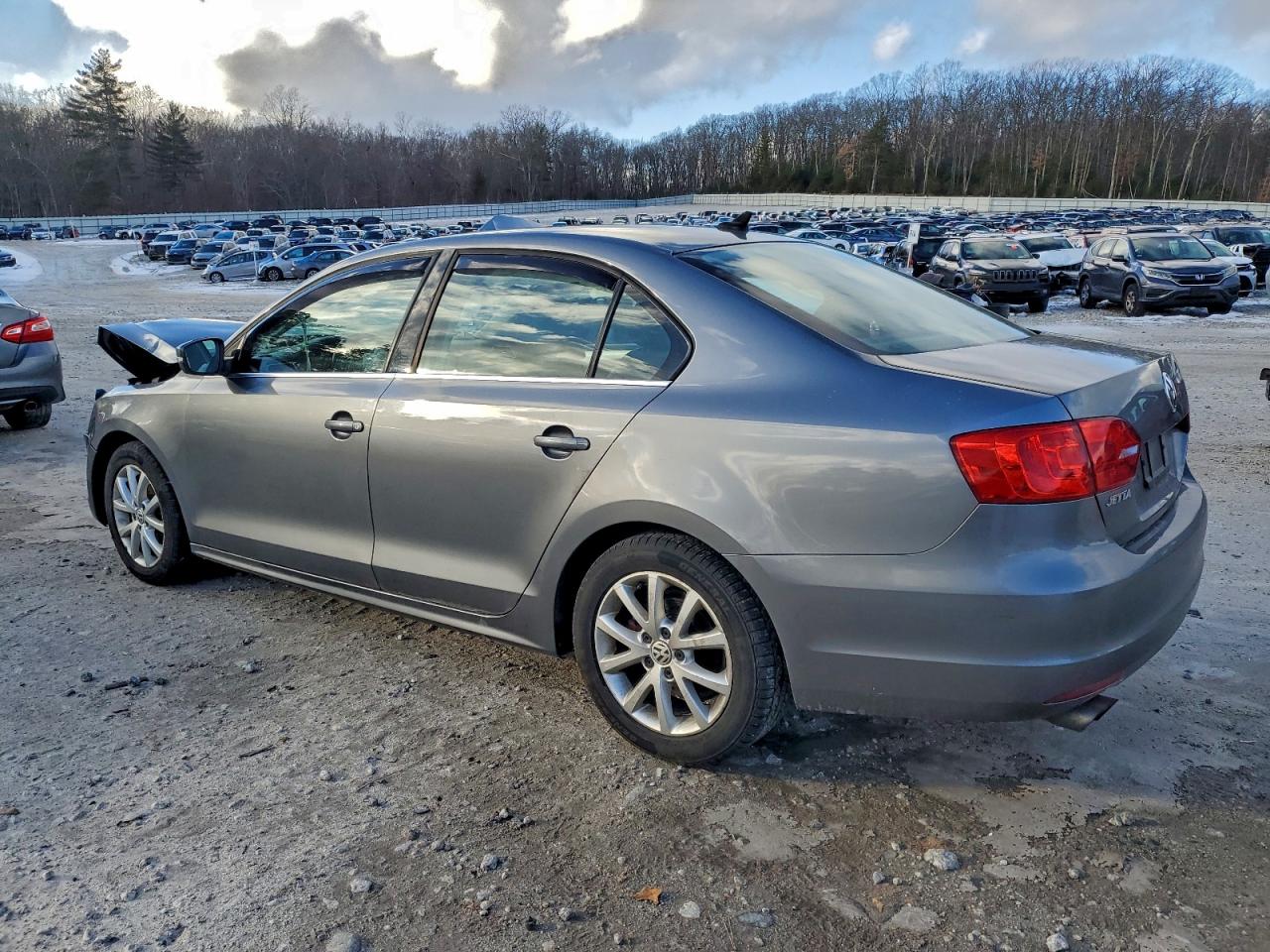 2014 VOLKSWAGEN JETTA SE photo 2