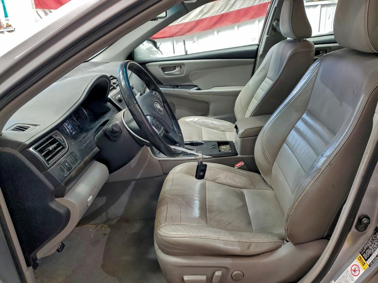 2015 TOYOTA CAMRY LE photo 7