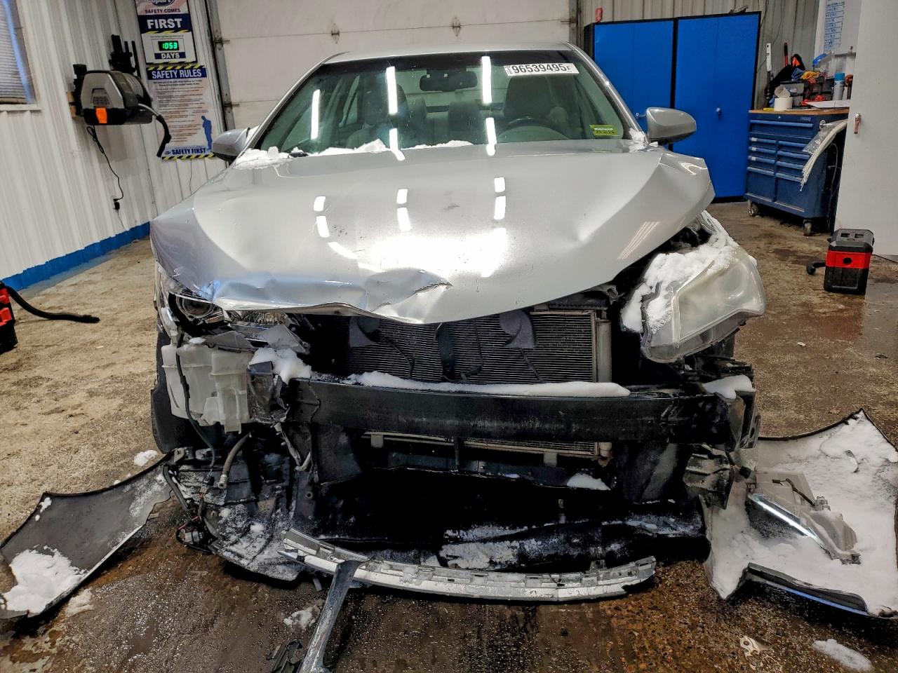 2015 TOYOTA CAMRY LE photo 5