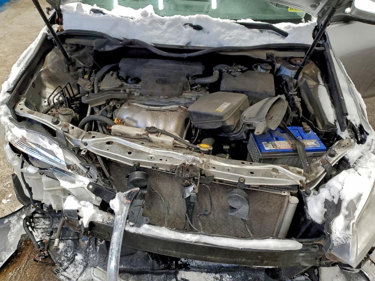 2015 TOYOTA CAMRY LE photo 11