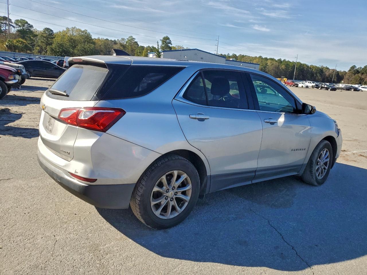 2018 CHEVROLET EQUINOX LT photo 3