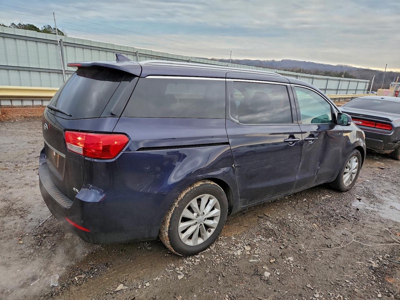 2018 KIA SEDONA EX photo 3