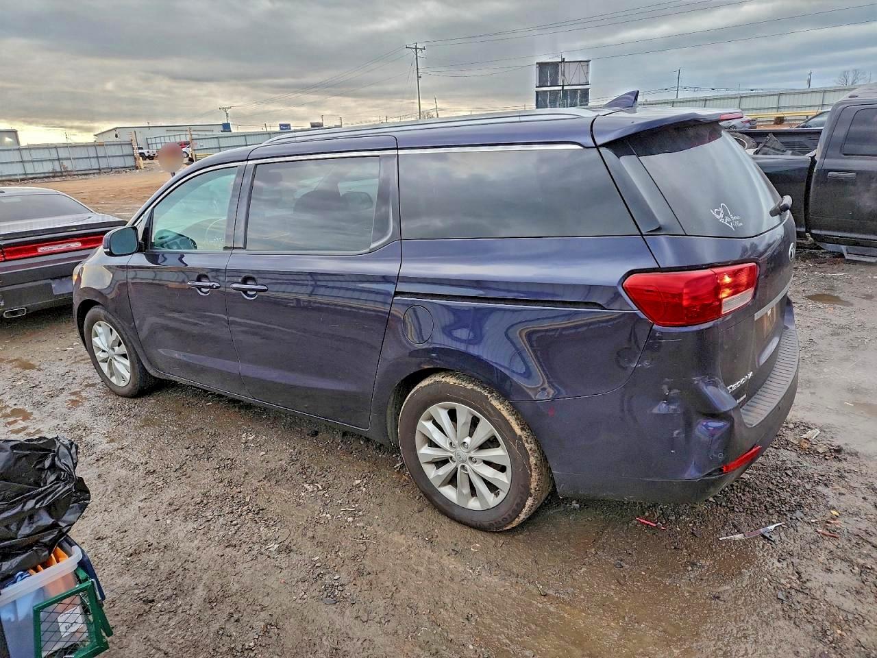 2018 KIA SEDONA EX photo 2