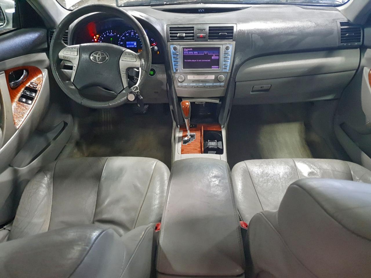 2011 TOYOTA CAMRY SE photo 15