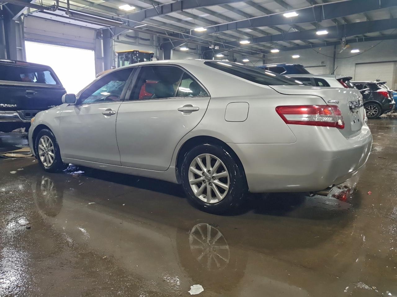 2011 TOYOTA CAMRY SE photo 3