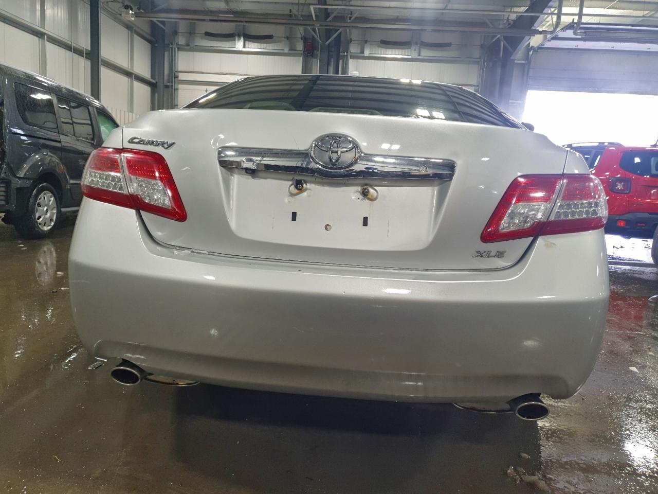 2011 TOYOTA CAMRY SE photo 11