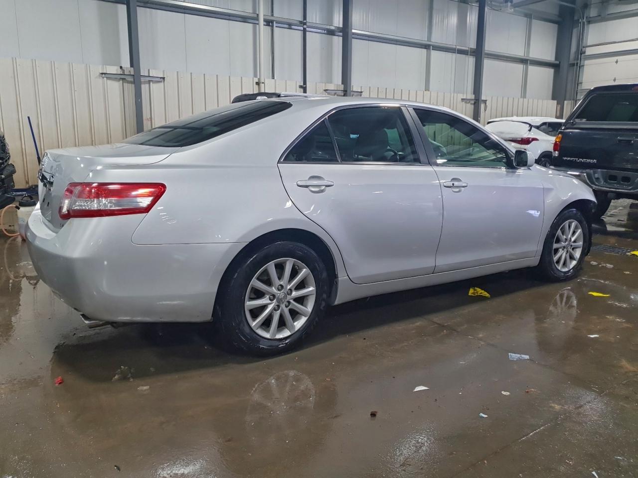 2011 TOYOTA CAMRY SE photo 5