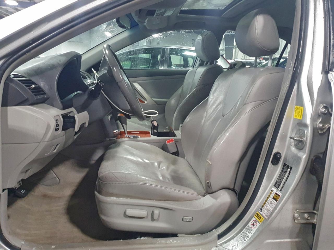 2011 TOYOTA CAMRY SE photo 13