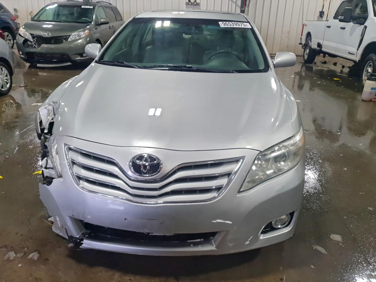 2011 TOYOTA CAMRY SE photo 9
