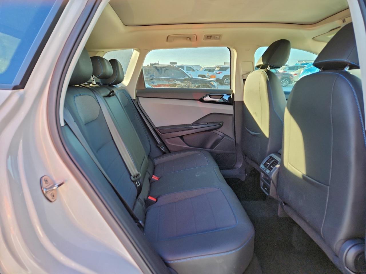 2024 VOLKSWAGEN TAOS SE photo 21