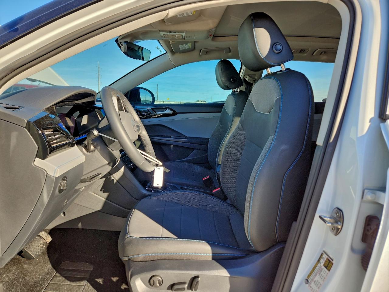 2024 VOLKSWAGEN TAOS SE photo 13