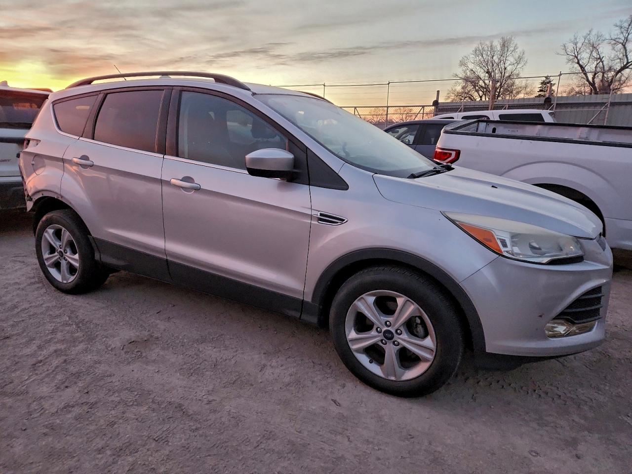 2014 FORD ESCAPE SE photo 4