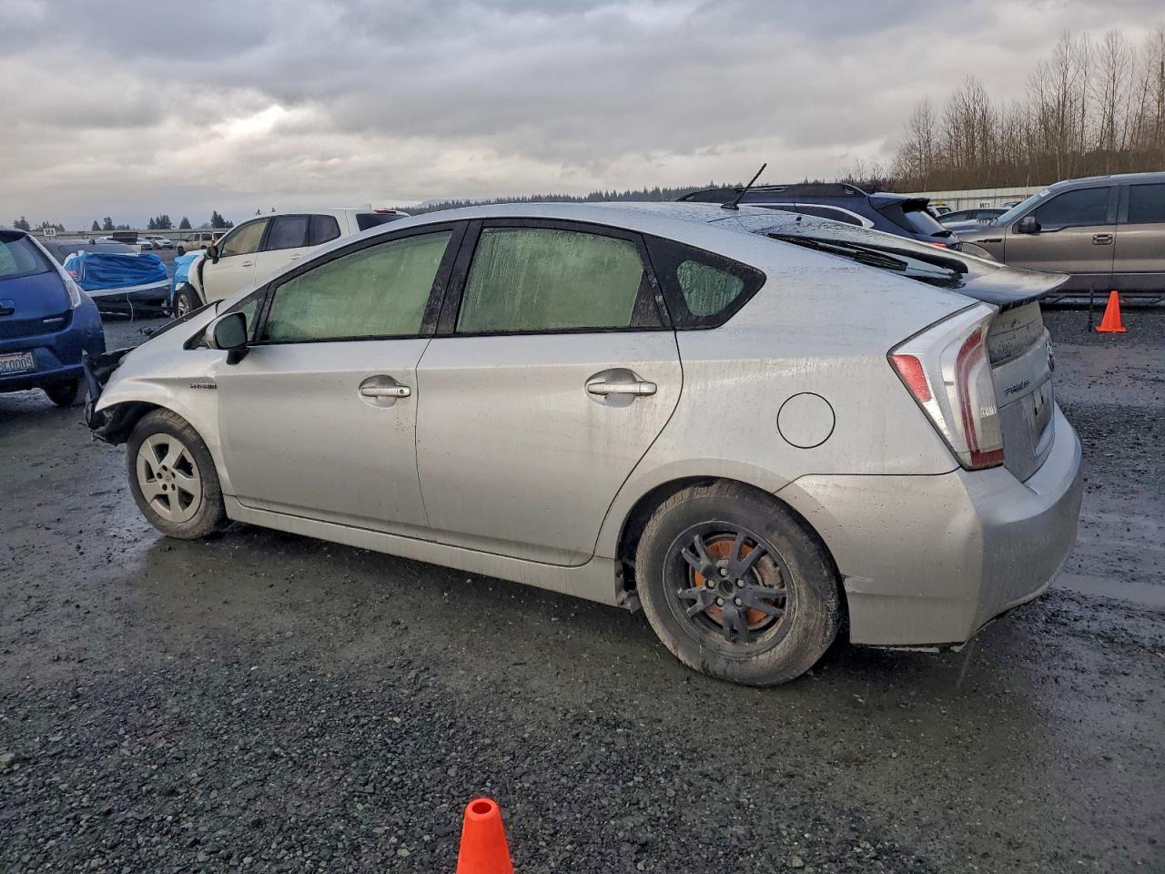 2015 TOYOTA PRIUS photo 2