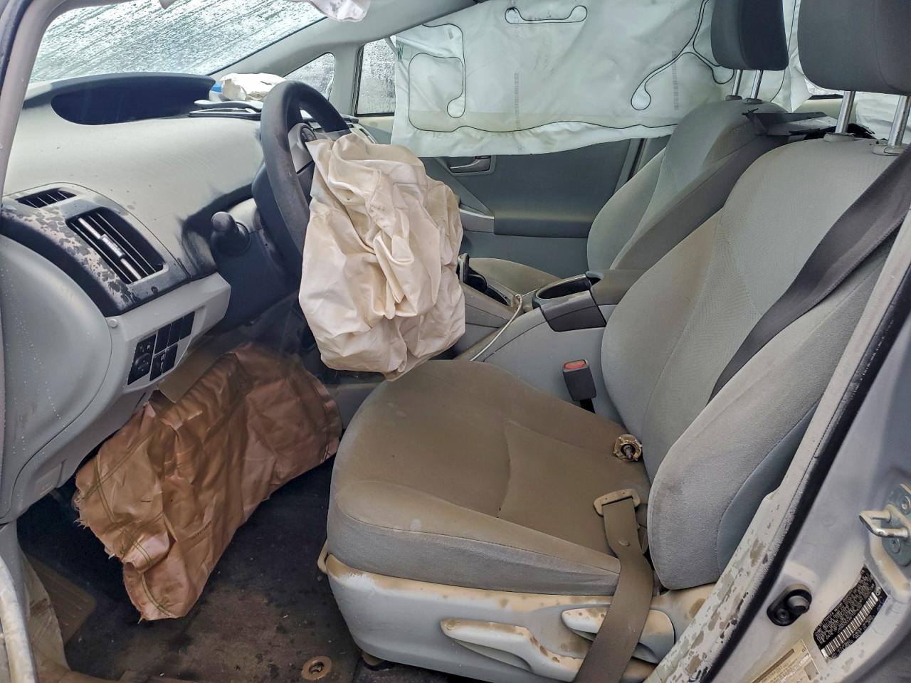 2015 TOYOTA PRIUS photo 7