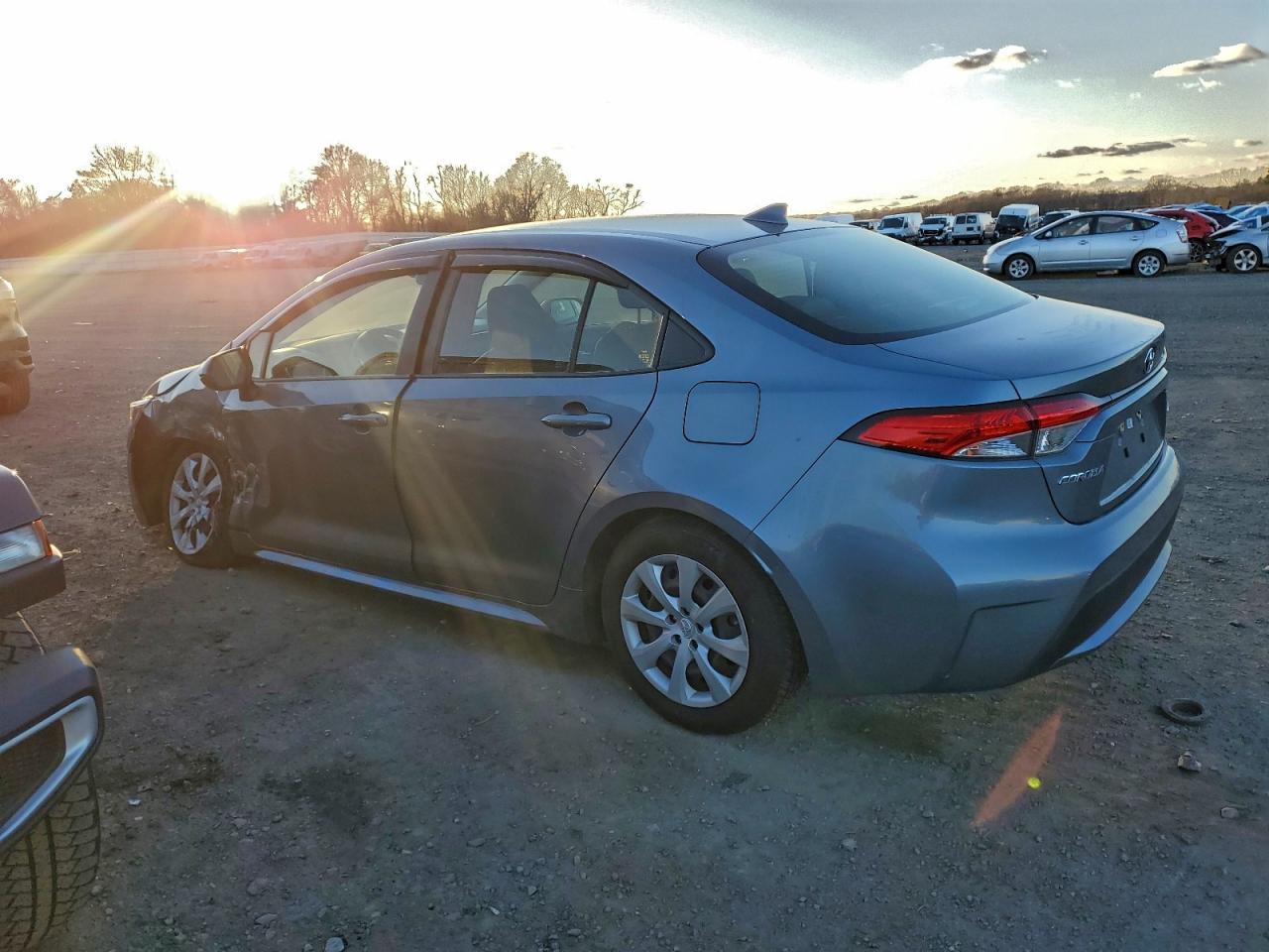 2020 TOYOTA COROLLA LE photo 3