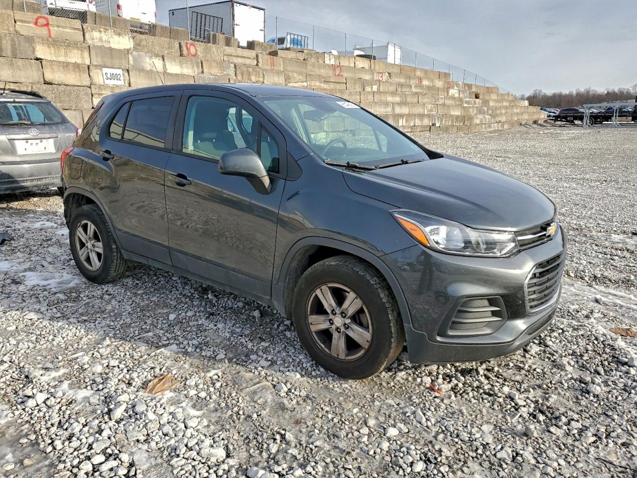 2020 CHEVROLET TRAX LS photo 4