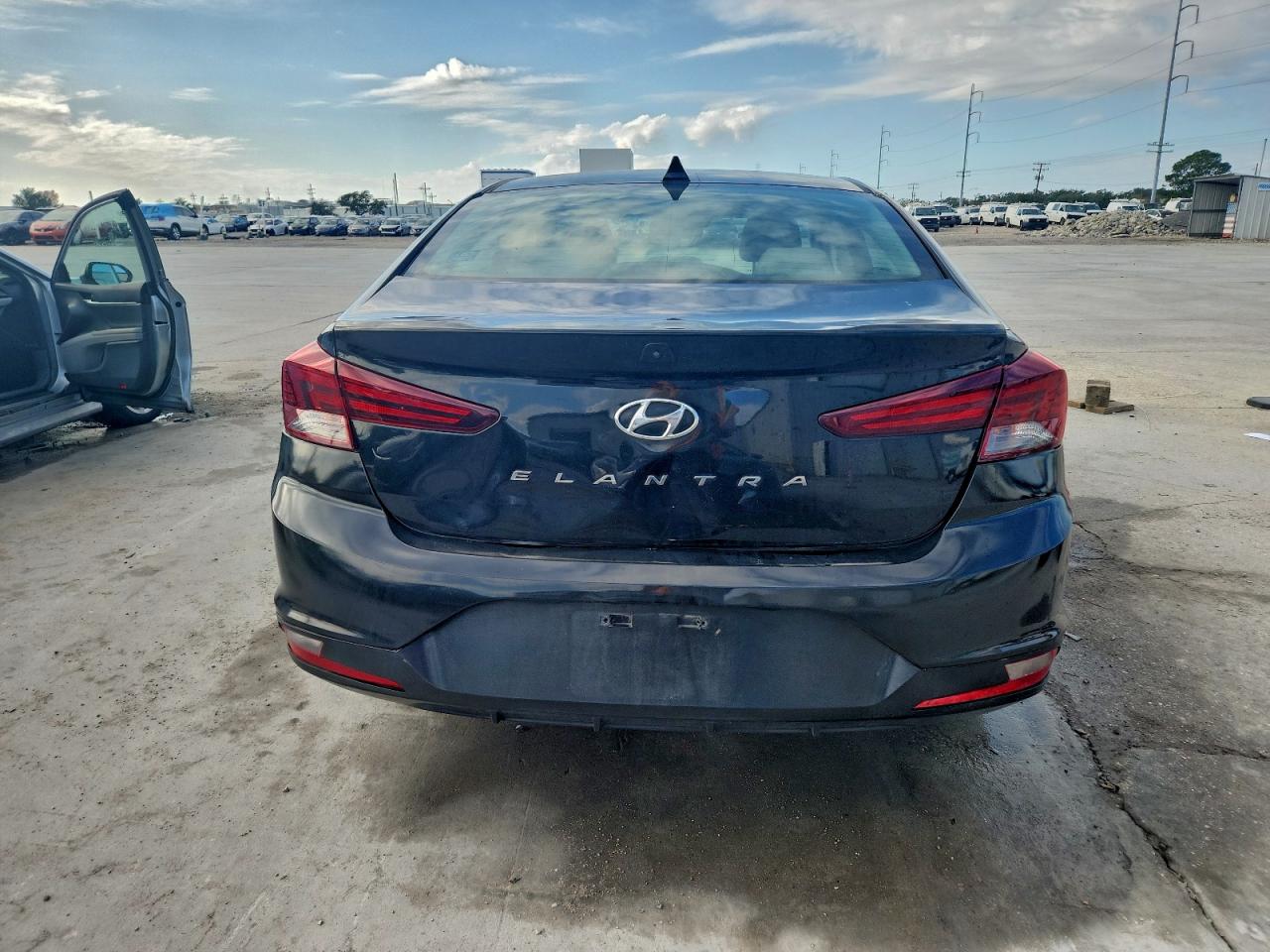 2019 HYUNDAI ELANTRA SEL photo 6