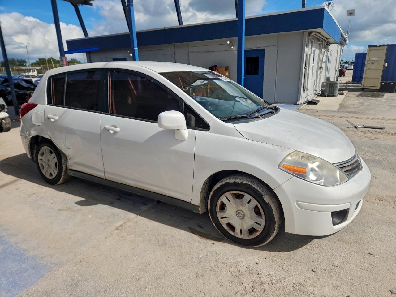 2011 NISSAN VERSA S photo 4