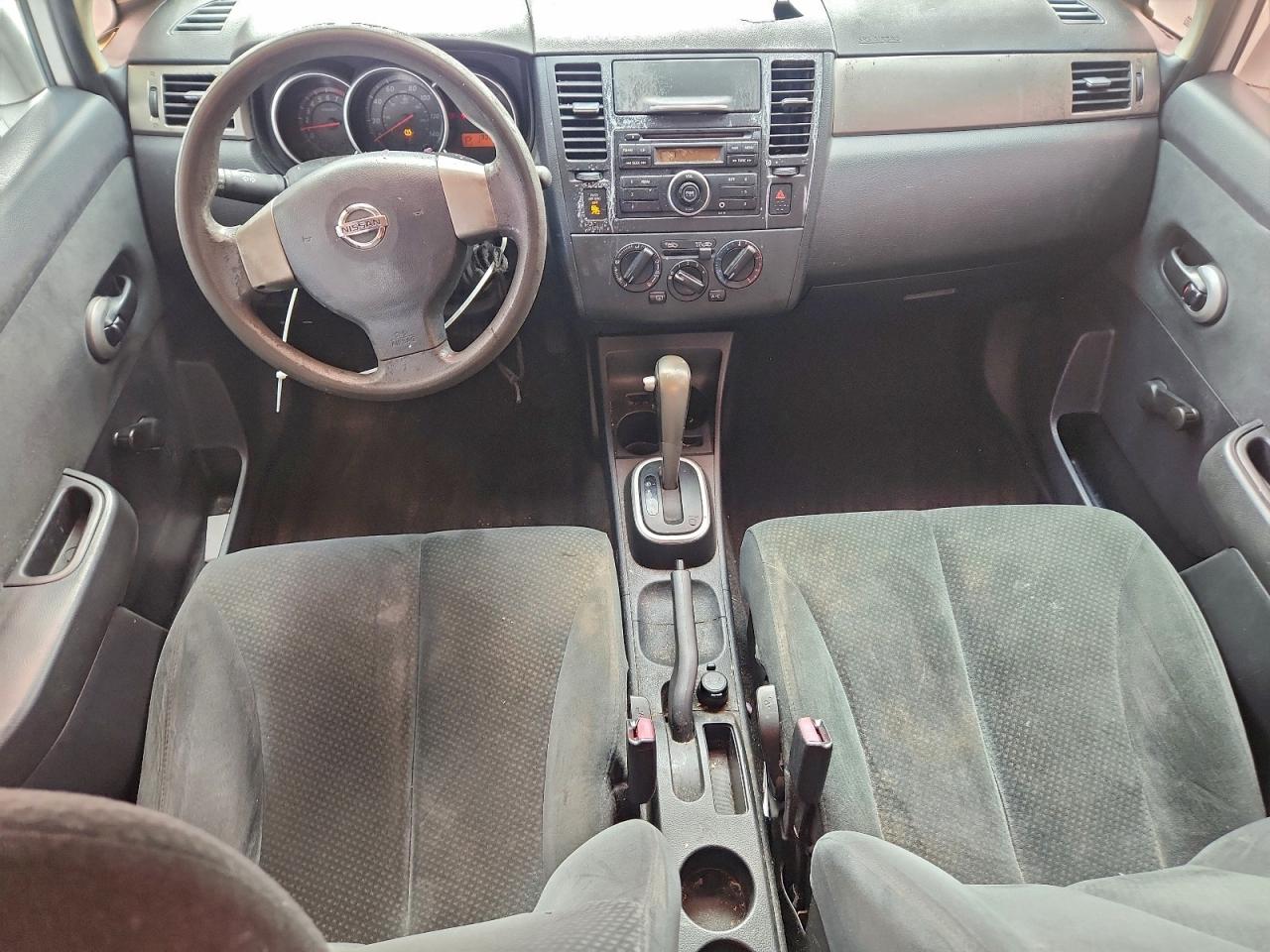 2011 NISSAN VERSA S photo 8