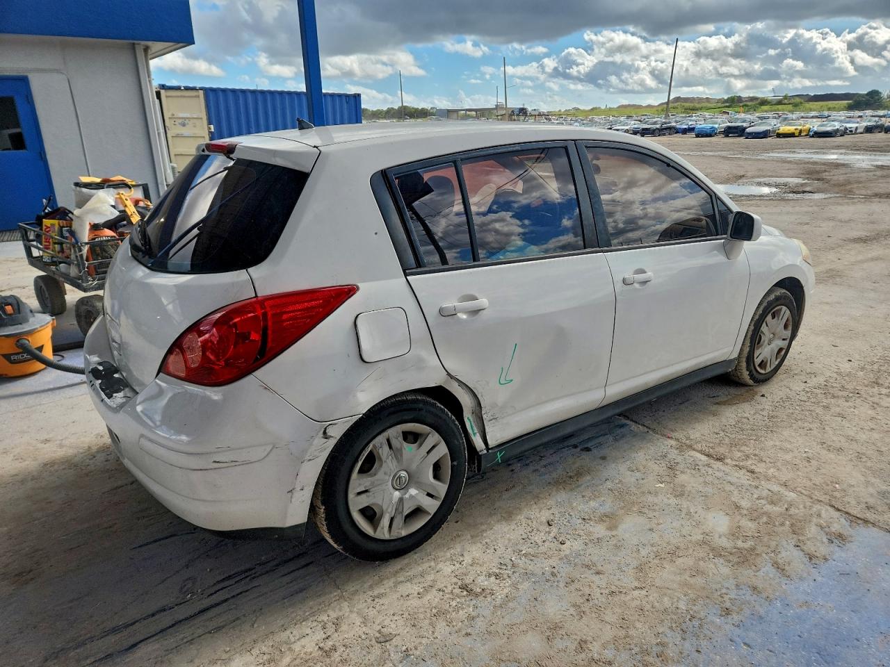 2011 NISSAN VERSA S photo 3