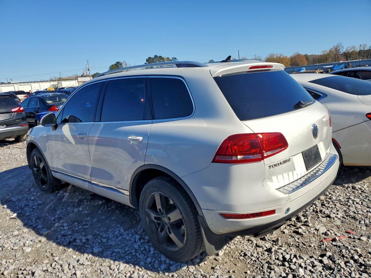 2013 VOLKSWAGEN TOUAREG V6 photo 2