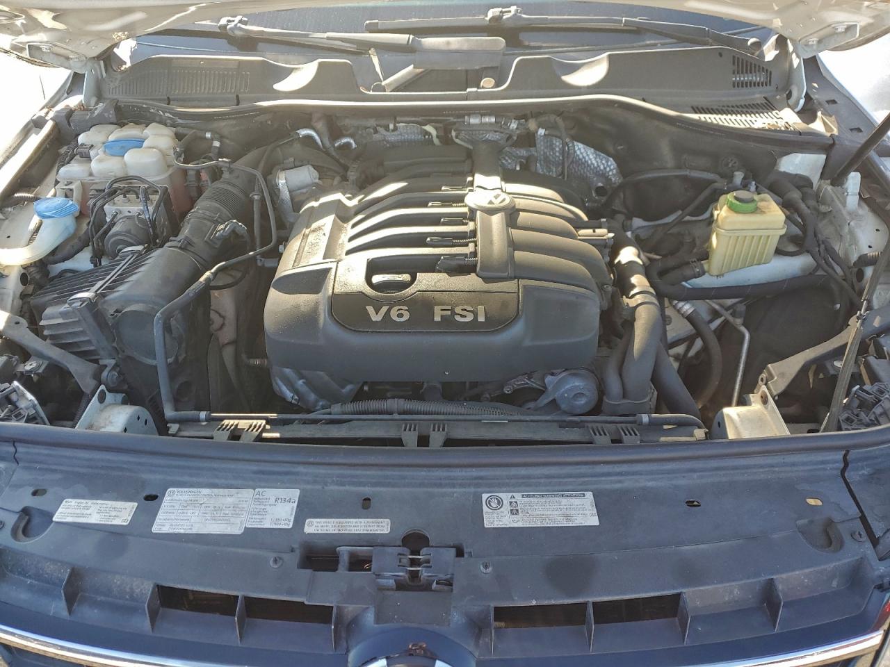 2013 VOLKSWAGEN TOUAREG V6 photo 11
