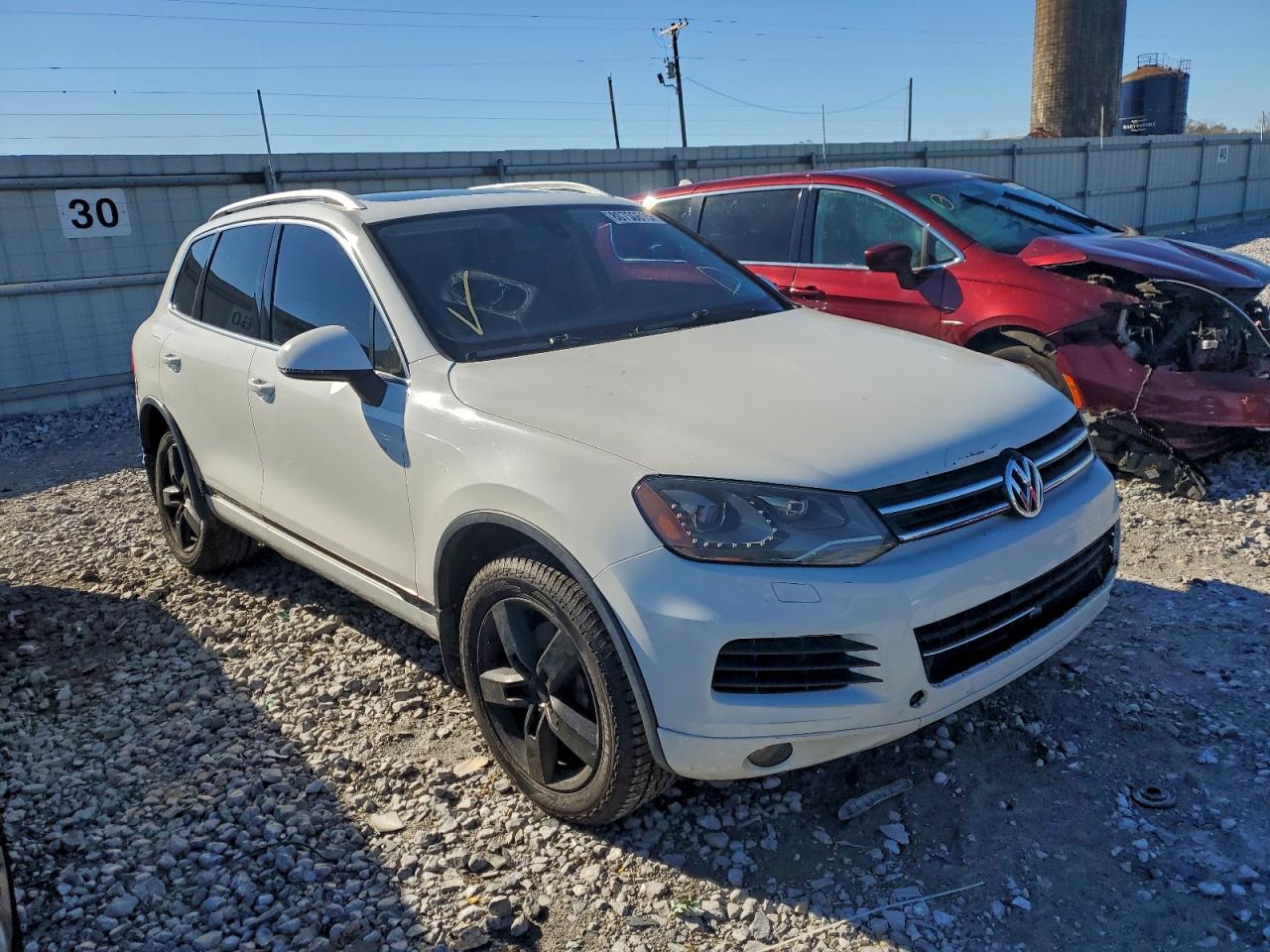 2013 VOLKSWAGEN TOUAREG V6 photo 4